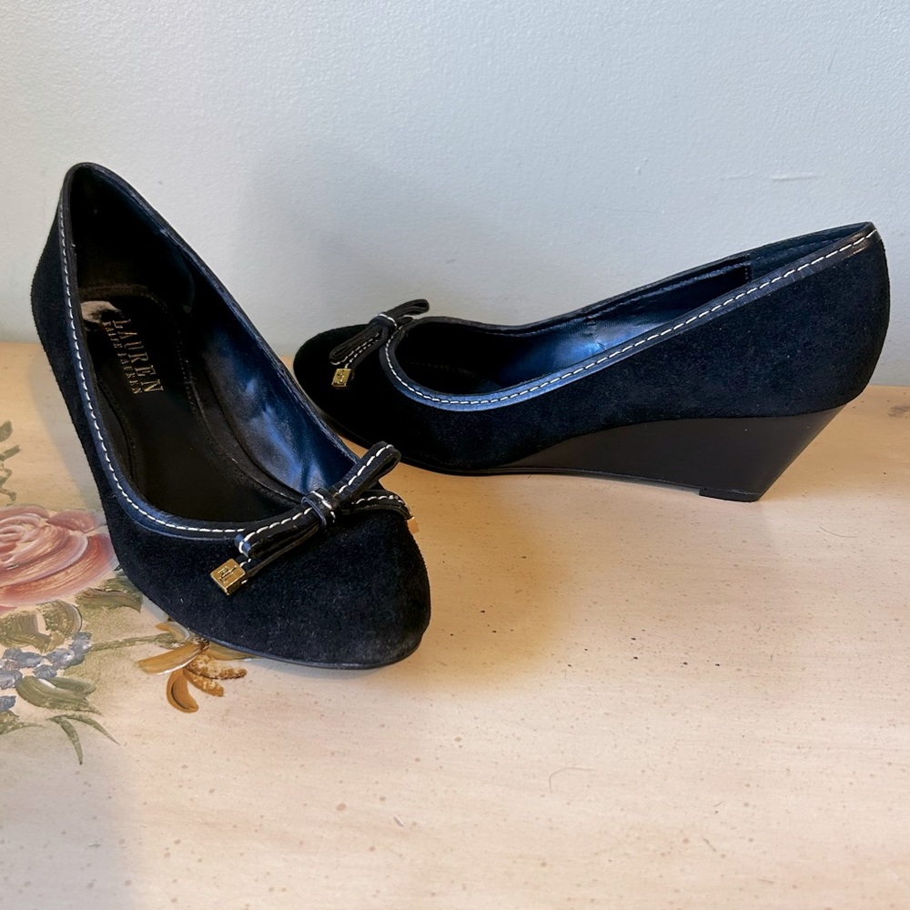 Lauren Ralph Lauren Black Suede Leather White stitch Front Bow Wedge Hee…